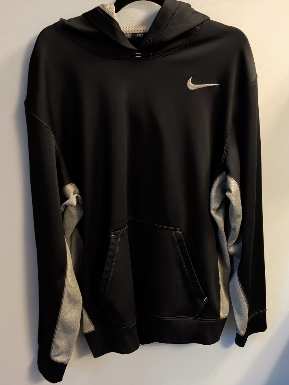 🍉Nike Black Hoodie with Silver Accents